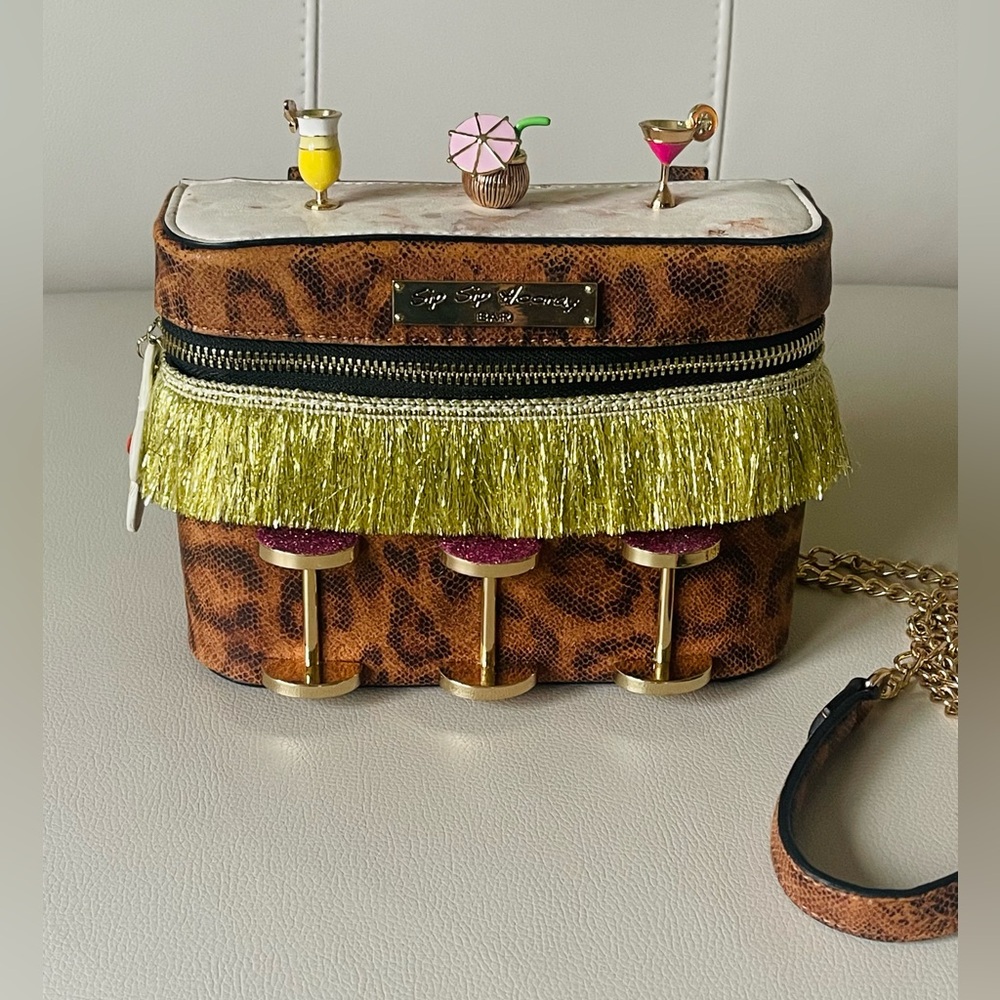 1st EDT. Sip Sip Hooray Betsey Johnson Tiki Bar Crossbody. - Picture 6 of 9